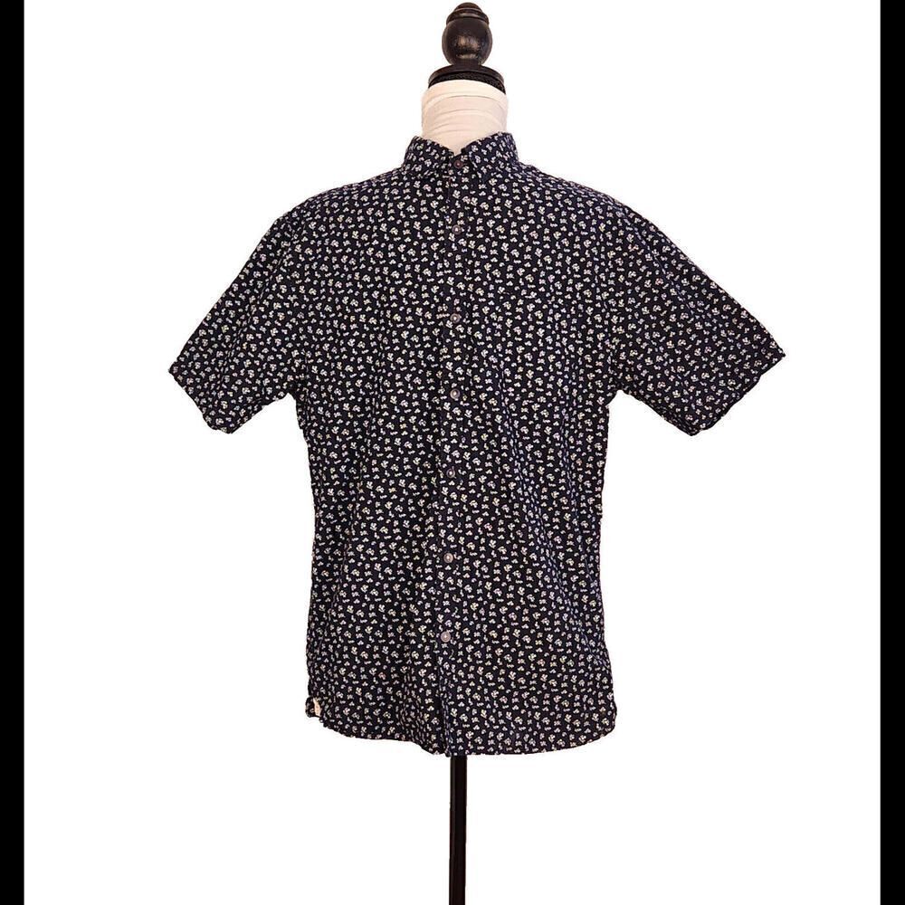 Across The Pond Size Large Men’s Dark Blue Floral Button-Up Shirt – Short Sleeve